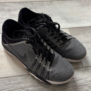 Nike Women's Black and Gray Sneakers